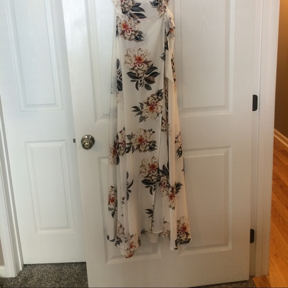 BOHO White Floral Wrap Maxi Dress - Picture 2 of 6